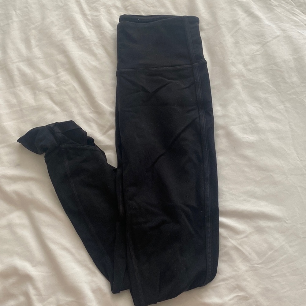 Cute athlete leggings with great criss cross design